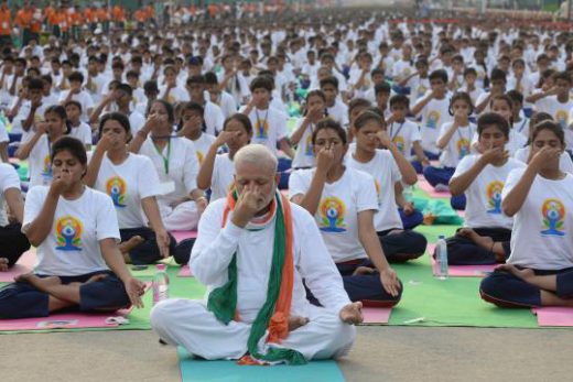 eerste-dag-van-yoga-groot-succes-in-india